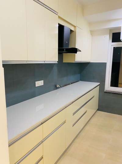 *Modular kitchen *
5 year warranty, com ply with laminate finish.