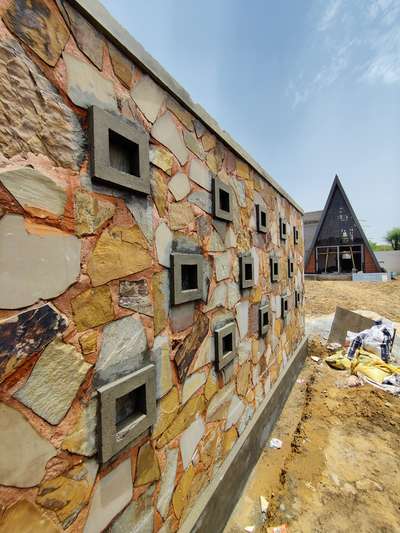 Wall cladding with lime mortar ...heritage spanish