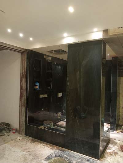 इस बाथरूम में 8/4 की टाइल्स लगाई है स्टाइल का रेट 120 square feet hai