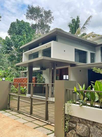 1780 sqft 3bhk house at Trivandrum.

Tropical modern double storeyd resudence locates at Amboori Trivandrum.
 budget : 43 lakhs 
plot size : 6.5 cents
year of completion : 2021


#keralaresidencedesign #modernhousedesigns #tropicaldesign #kolo #protips #tips #budgethomes