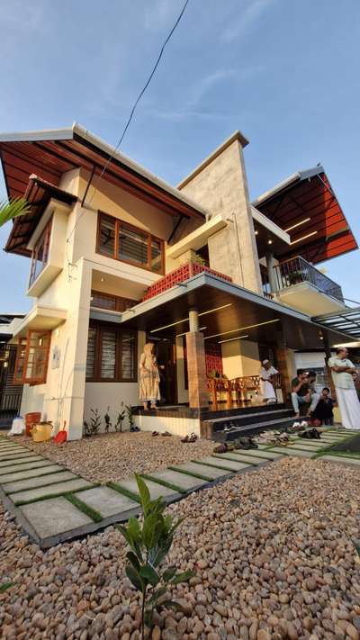 #KeralaStyleHouse #keralaarchitectures #keralastyle #keralahomestyle #kerala_architecture #malappuramarchitect #Malappuram #Wayanad #wayanaddesigners #Kozhikode #kozhikodeengineer