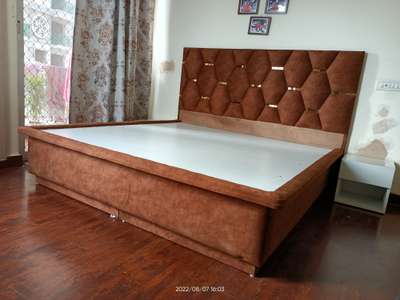 king size bed with coulting
hydraulic
 #KhushalInteriorcontractors 
 #Carpenter