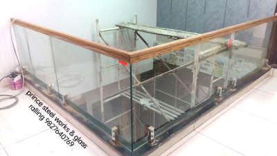 woodan glass ralling  #WoodenStaircase