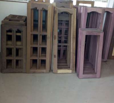 jennel paali starting at 700
full kaathal
#WoodenWindows  #WindowFrames  #Woodendoor #woodendesign  #wood