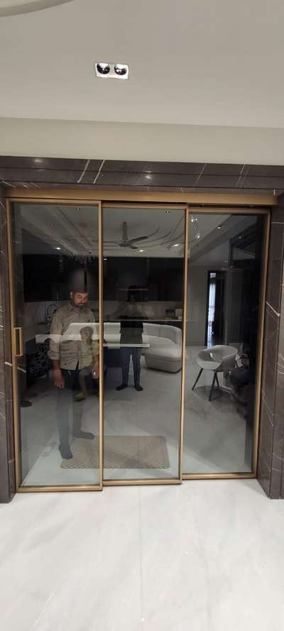 teliscpoy sliding with soft close Glass Partition
9528623548
 #GlassDoors  #glassworks  #glasswindows  #glassfilm  #Glassinterior