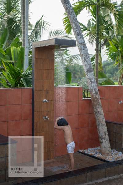 #veedudesign  #ionicarchi  #koloapp  #shower  #outdoors  #BathroomIdeas  #yardwork
