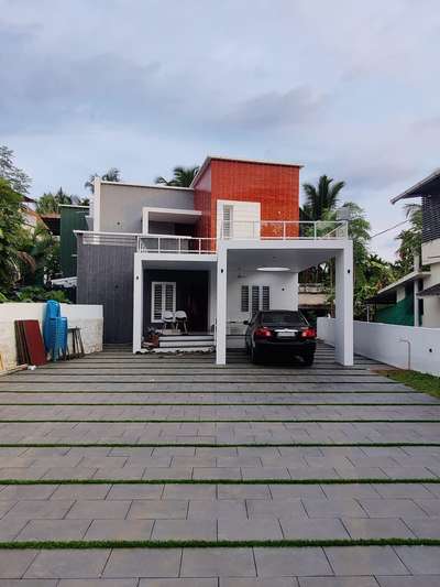 Full finished 45.lack
Area. 2450sqft
4bed room
4attached bathroom
Patio
Sitout
balcony
Kitchen
Work area
Well
Garden work
Gate
Boundary wall
Location. Karakunnu malapuram