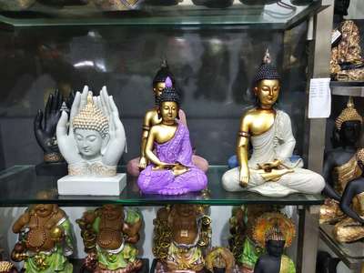 buddha statues in dífferent sizes and shapes....
