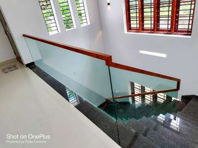Glass handrails