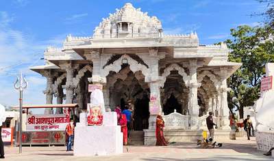 Temple Construction in Makrana Marble 
 #makranamarble  #temple  #indianart  #templeart