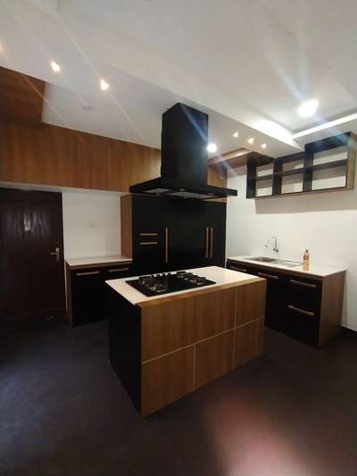 Modular kitchen with centre burner