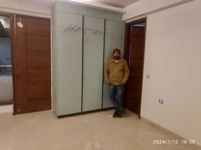 Acrylic finishing wardrob