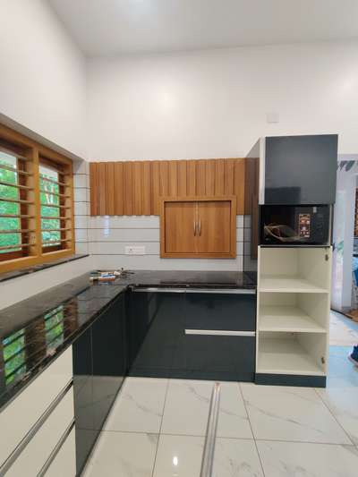 *modular kitchen*
materials
marine plywood 710 20yr gurentee
laminates : merino/century/newmika
accessories : hettich/ebco

we are equipped with all latest machineries and technology.. all works are done by high quality process from the lamination to site fixing... our joinery works are by using minifix and also providing g profile handles for shutters..