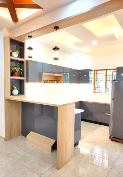 #ModularKitchen #KitchenTable #interiordesigner  #KitchenInterior #KitchenDesigns #KitchenCabinet