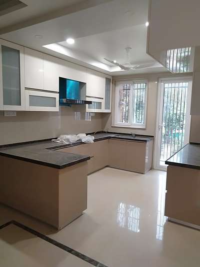 hello, new modler kitchen kisi ko install karvani hai is number per call kare 8800811826. only delhi  #NEW_PATTERN  #LargeKitchen  #delhiconstruction