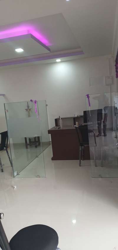 Frame less glass partition