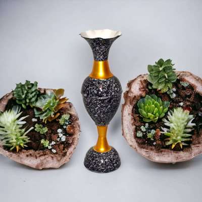 Sahar handicrated Metal Flower Vases
#highqualitymaterial#modernflowervase#thoughtful#design#wideuse#idealgift#decor#interior#colourful #decorshopping