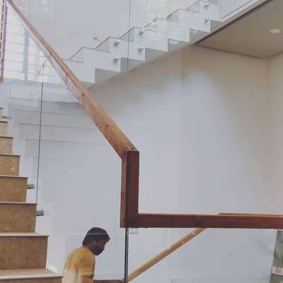 Glass staircase railing