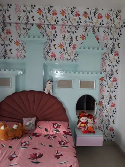 kids room bed head