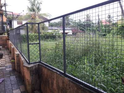 Compound wall hight extending mesh work