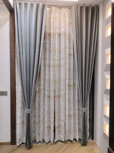 Arabian and box plet curtain