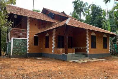 mud house Kodakara 2600sqf 2 floor 30 lakhs