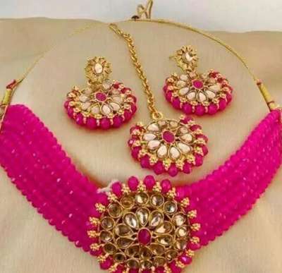 Shimmering Graceful Jewellery Sets
Name: Shimmering Graceful Jewellery Sets
Base Metal: Alloy
Plating: Gold Plated
Stone Type: Kundan
Sizing: Adjustable
Type: Choker and Earrings
Net Quantity (N): 1
Country of Origin: India