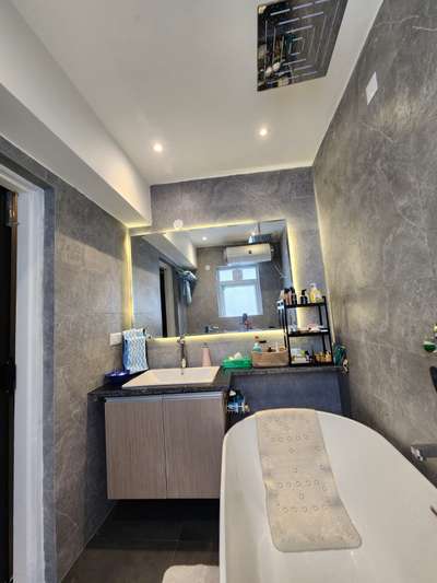 Lavish washroom in pocket size.
.
#BathroomDesigns #bathtub #FlooringTiles #Tiling