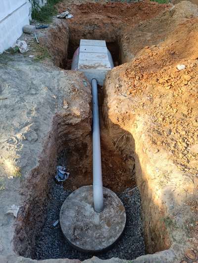 Septic tank with soak pit
