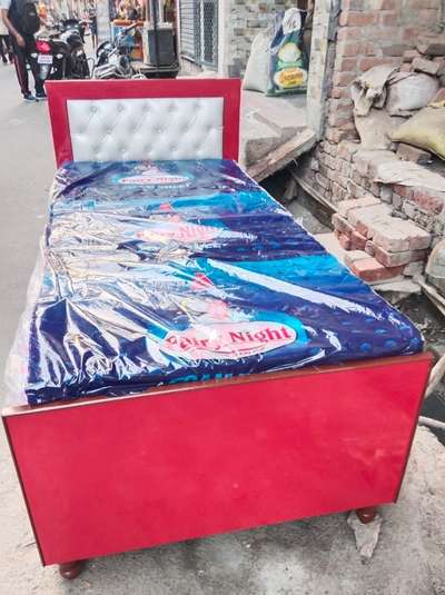 Bed with box....... size: 3' x 6'
@ 9000.00