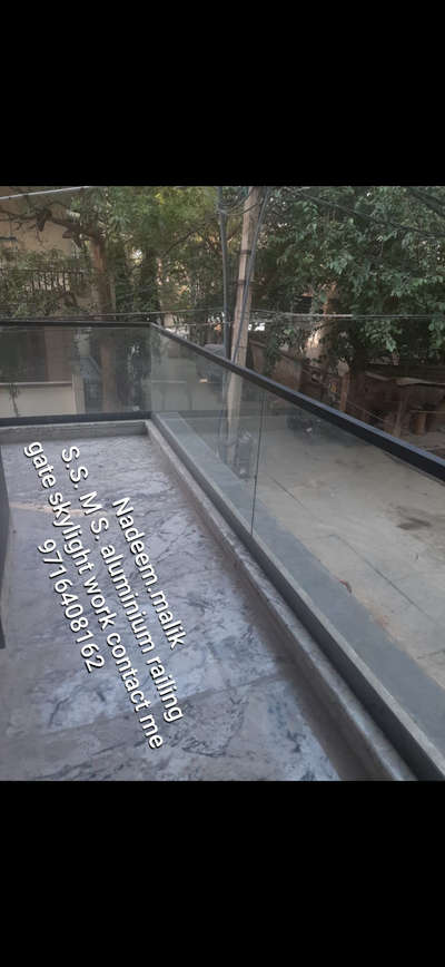 #Nadeem.malik
S.S. M S. aluminium railing gate skylight work contact me 9716408162