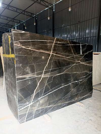 black marking
Om sign marble New Delhi contact number 75490 23312 
 #billadevelopers  #aartificailgrass  #bilding