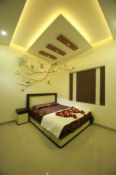 bedroom deccoring (hand work)  #WallDecors  #WallPainting  #handwork  #Painter  #TexturePainting  #AcrylicPainting  #oiloncanvas  #WallPutty  #WallDesigns  #drawings  #artisticwork  #artistic  #arts  #wall_art  #artdesign  #ContemporaryHouse