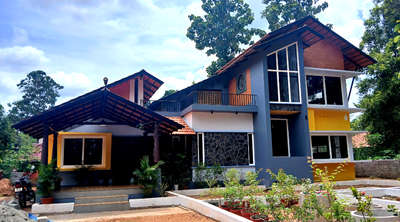 @Thiruvalla 
residential building for Mr. Anil Kumar and family 
4 bhk
Tropical contemporary style 
Slope roof