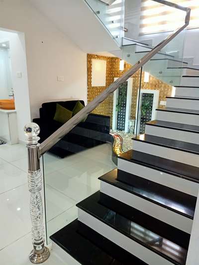 glass handrails നിങ്ങളുടെ വീടുകളെ മനോഹരം ആക്കും