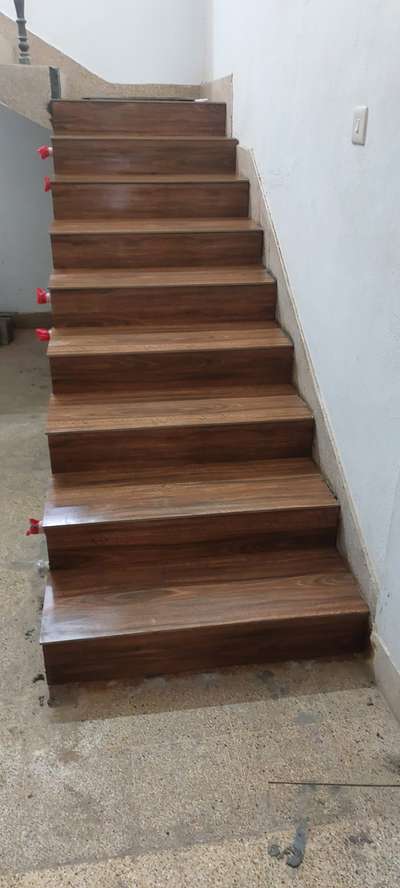 wooden grains tile flooring on mosaic steps