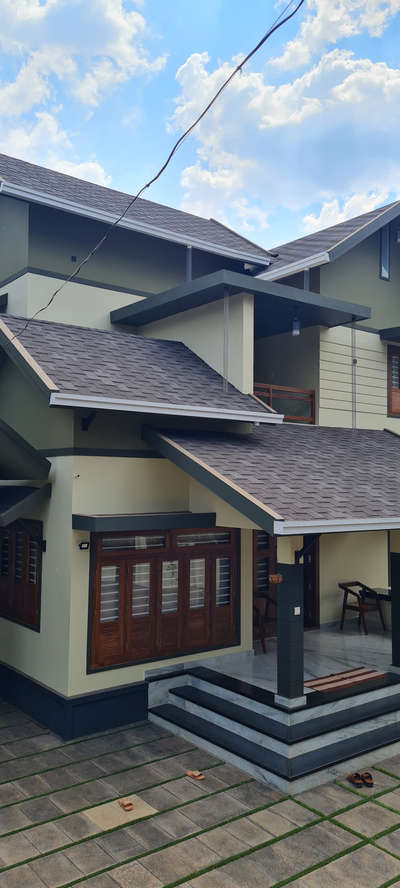 contact for Aluminium Raingutter and ROOFING SHINGLES +91 8129672917
 #waterstorage  #Premium  #RoofingShingles  #WaterProofings  #RUFLEX #KeralaStyleHouse  #russia  #extrior_design  #sarf  #imagine