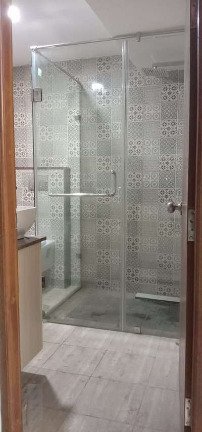 keep your bath area neat&clean using shower partition  #glassdecors #glasspartition #InteriorDesigner #wetarea #dryarea #GlassDoors #glasswork #Glassinterior #glassshower #Toughened_Glass