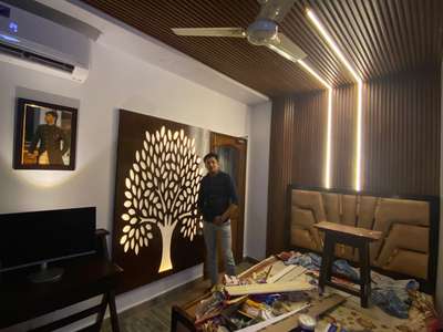 hum log pvc wall panal...grass....wooden flooring me kaam krte hai