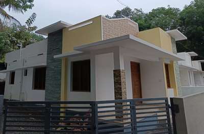 4.100 cent villa 3 bed, 2washroom, drawing and dining,sitout,kitchen.... well water, electricity, compound wall, plymbing and electrical work..
Chottanikkara Eruvely