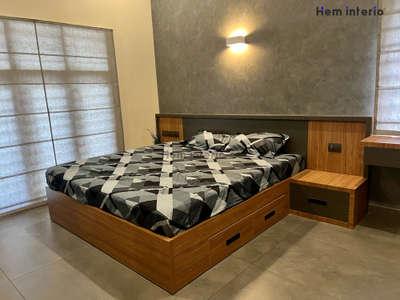 Bedroom interior

 #BedroomDesigns  #cotdesigns  #moderninteriordesign  #interiordesign   #heminterio  #Modularfurniture  #interiorkochi  #Residentialprojects  #cot  #sidetable