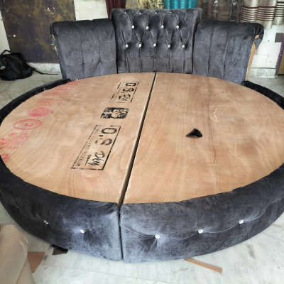 Royel round bed with music system