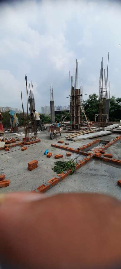 Om construction contractor project column work