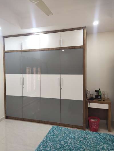 wardrobe acrylic with veneer finish