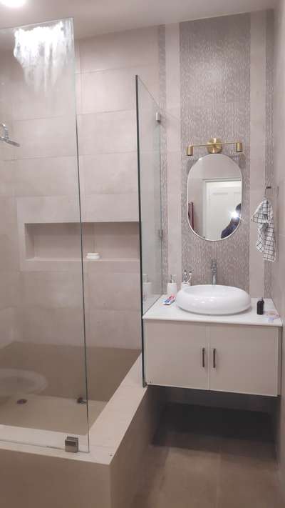 bathroom glass partition