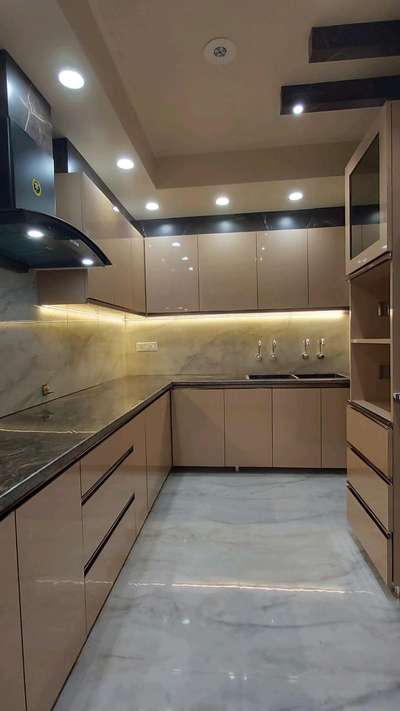 Modular kitchen  #ModularKitchen  #KitchenIdeas  #tandombox  #LShapeKitchen  #KitchenCabinet