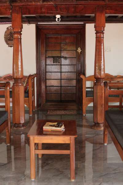 🏠 
Traditional Home