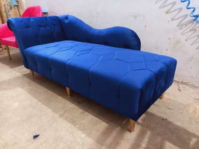 couch design  
proper 3 seat's 
blue 100 % velvet 
leg wood design