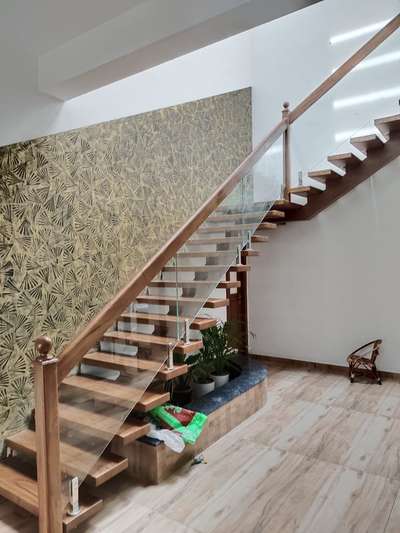 സ്റ്റീൽ ഫ്രെയിമിൽലും മരത്തിലും ചെയ്ത സ്റ്റയർ കേസ് 
 #StaircaseDesigns 
 #designhouse