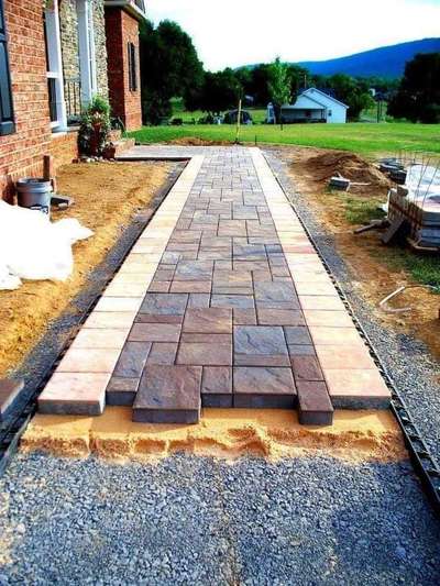 Natural stonebrick paving..